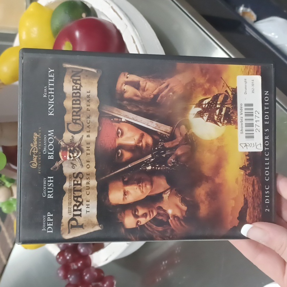 Walt Disney Pirates of the Caribbean The Curse Of The Black Pearl dvd movie